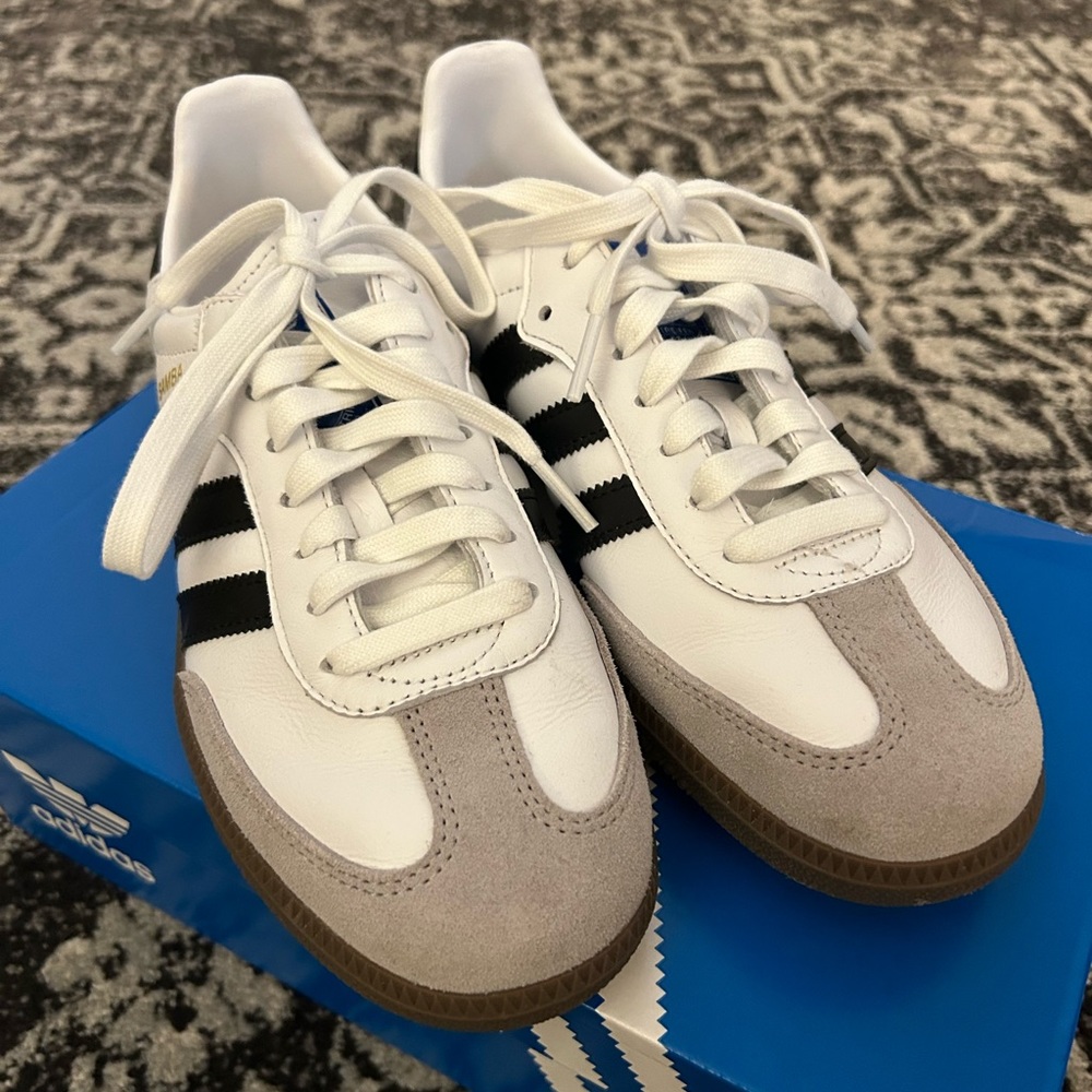 Adidas originals Samba - women’s size 8